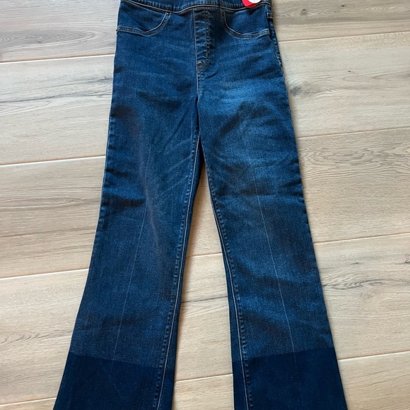 Spanx Cropped Flare Denim Jeans Medium Wash Pull On 20231R - Picture 4 of 8